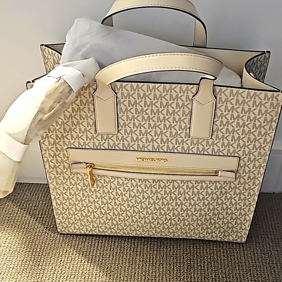MICHAEL KORS LARGE KENLEY TOTE IN CREAM - Picture 1 of 4